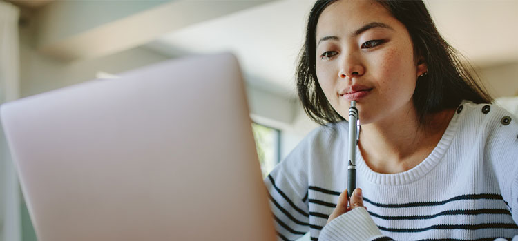 A student researches college programs online.