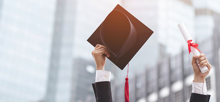 hand. holding mortar board aloft